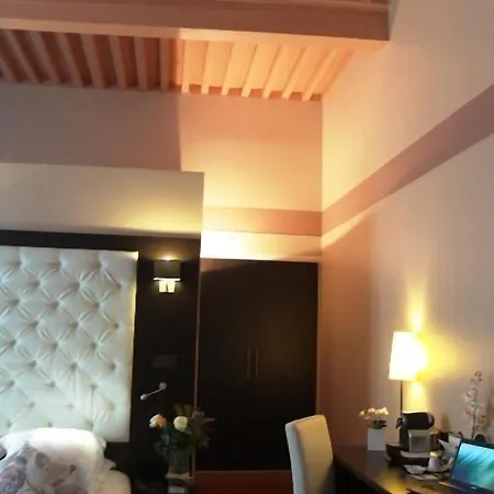 Western Marquis De La Baume Otel 4*